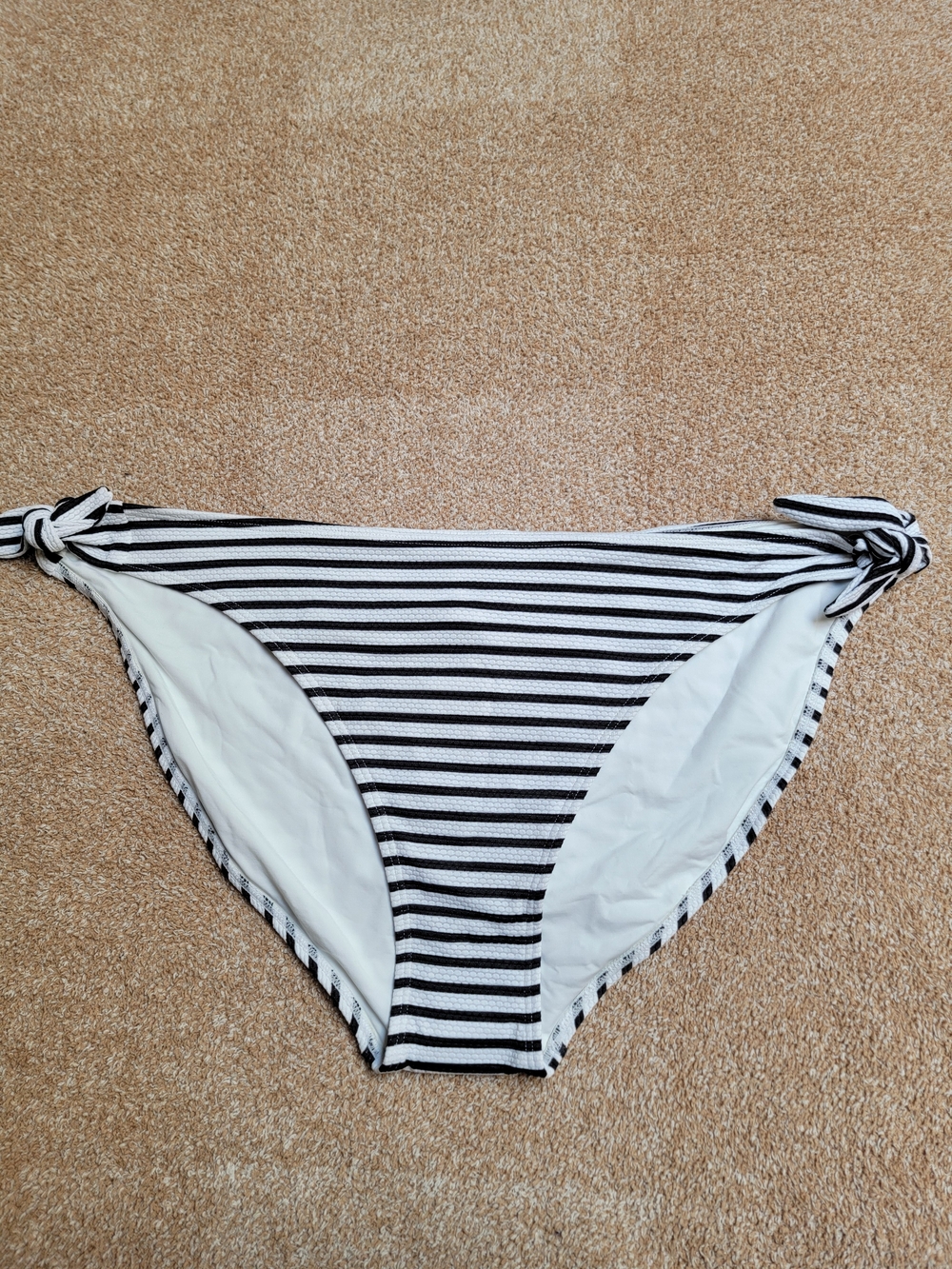Vineyard Vines Black and White Striped Bikini Bottoms Size M